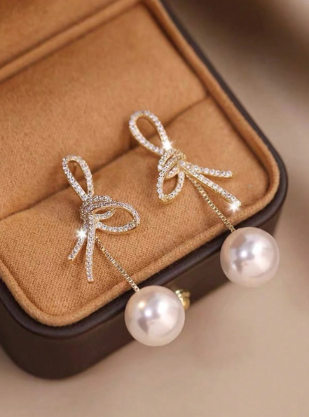 Virginia Earrings – Bows and Cubic Zirconia Pearls – 18k Gold Plated | Free UK Delivery