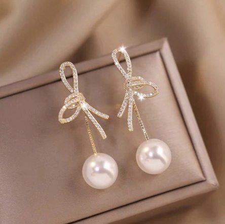 Virginia Earrings – Bows and Cubic Zirconia Pearls – 18k Gold Plated | Free UK Delivery