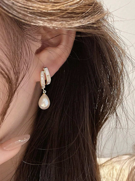 Beatrice Earrings – Mother-of-Pearl – 18k Gold Plated | Free UK Delivery