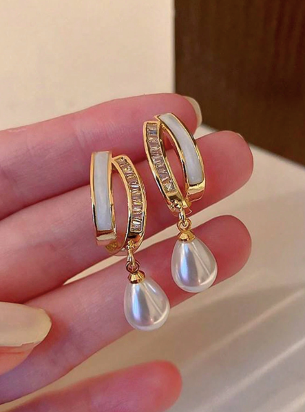 Beatrice Earrings – Mother-of-Pearl – 18k Gold Plated | Free UK Delivery